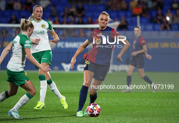 Fridolina Rolfo plays during the match between FC Barcelona Women and Hammarby IF Women, corresponding to week 2 of group D of the UEFA Wome...