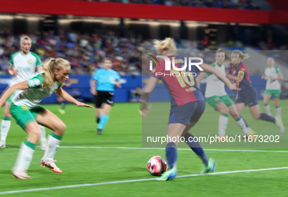 Fridolina Rolfo plays during the match between FC Barcelona Women and Hammarby IF Women, corresponding to week 2 of group D of the UEFA Wome...