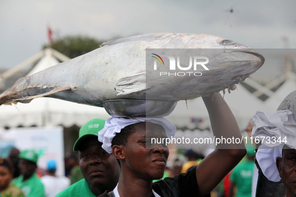 A farmer carries fish as the Lagos State Ministry of Agriculture and Food Systems concludes activities for the 2024 World Food Day, tagged E...