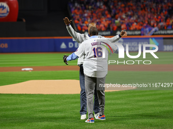 New York Mets Hall of Famer and 1986 World Series Champion Darryl Strawberry throws out the ceremonial first pitch to former teammate, fello...