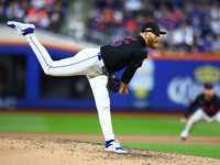 New York Mets relief pitcher Reed Garrett #75 throws during the fifth inning in Game 3 of the baseball NL Championship Series against the Lo...