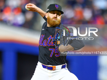 New York Mets relief pitcher Reed Garrett #75 throws during the fifth inning in Game 3 of the baseball NL Championship Series against the Lo...