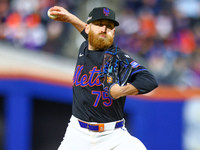 New York Mets relief pitcher Reed Garrett #75 throws during the fifth inning in Game 3 of the baseball NL Championship Series against the Lo...