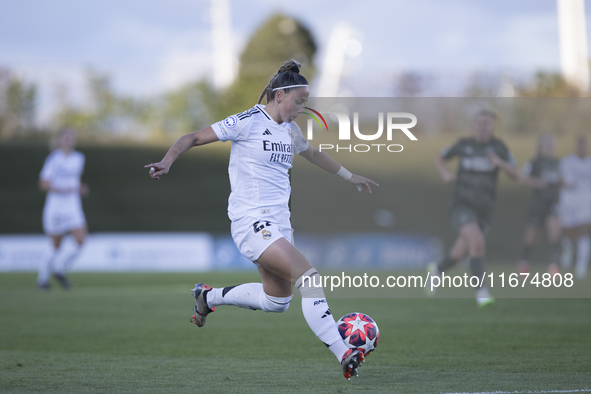 Athenea del Castillo of Real Madrid women plays during the UEFA Women's Champions League match between Real Madrid and Celtic club women at...