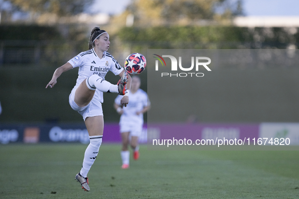 In Madrid, Spain, on October 17, Athenea del Castillo of Real Madrid Women controls the ball during the UEFA Women's Champions League match...