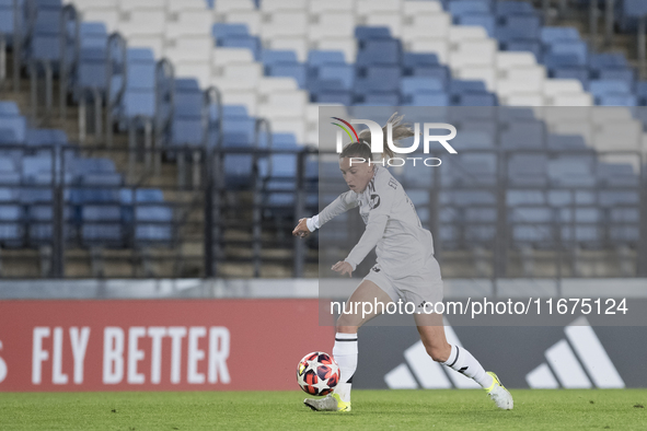 Eva Navarro of Real Madrid women plays during the UEFA Women's Champions League match between Real Madrid and Celtic club women at Alfredo D...