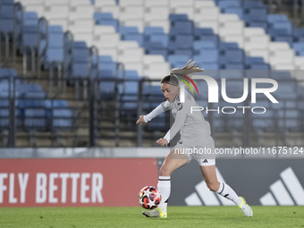 Eva Navarro of Real Madrid women plays during the UEFA Women's Champions League match between Real Madrid and Celtic club women at Alfredo D...