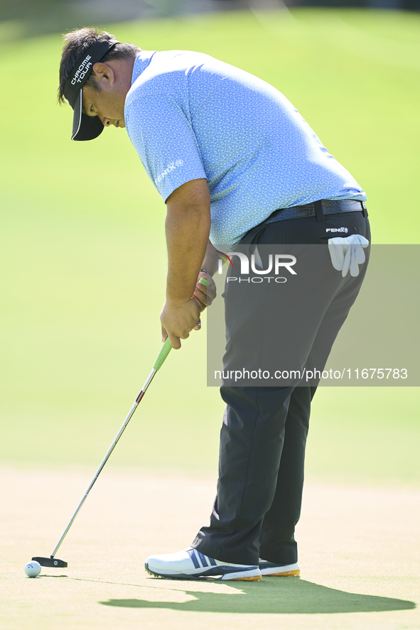 Kiradech Aphibarnrat of Thailand plays a shot on the 16th green on day one of the Estrella Damm N.A. Andalucia Masters 2024 at Real Club de...