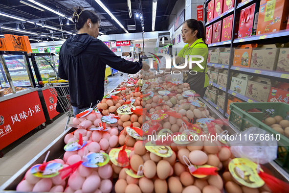 Consumers shop at a supermarket in Qingzhou, China, on October 13, 2024. On October 13, 2024, data released by the National Bureau of Statis...