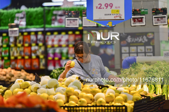 Consumers shop at a supermarket in Qingzhou, China, on October 13, 2024. On October 13, 2024, data released by the National Bureau of Statis...