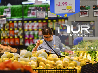 Consumers shop at a supermarket in Qingzhou, China, on October 13, 2024. On October 13, 2024, data released by the National Bureau of Statis...