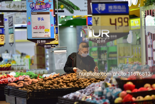 Consumers shop at a supermarket in Qingzhou, China, on October 13, 2024. On October 13, 2024, data released by the National Bureau of Statis...