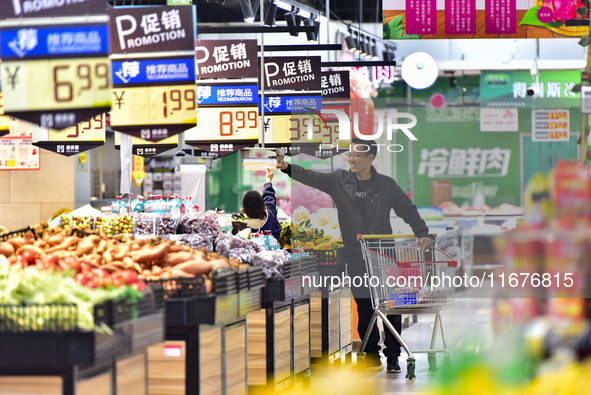 Consumers shop at a supermarket in Qingzhou, China, on October 13, 2024. On October 13, 2024, data released by the National Bureau of Statis...