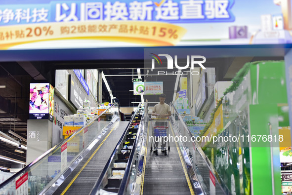 Consumers shop at a supermarket in Qingzhou, China, on October 13, 2024. On October 13, 2024, data released by the National Bureau of Statis...