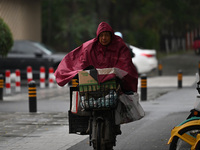 In Shenyang, China, on October 18, 2024, people change into thick clothes to travel after the rain. (