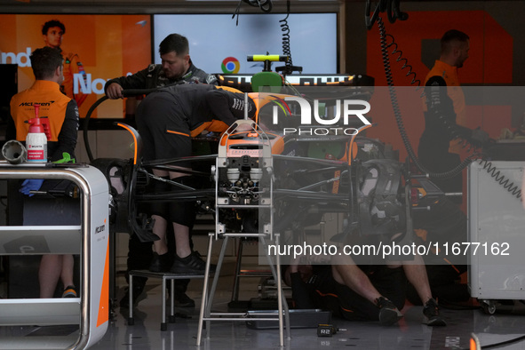 Mechanics work during the Formula 1 Pirelli United States Grand Prix 2024 in Austin, USA, on October 17, 2024. 