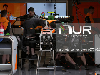 Mechanics work during the Formula 1 Pirelli United States Grand Prix 2024 in Austin, USA, on October 17, 2024. (