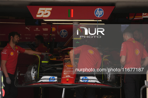 Mechanics work during the Formula 1 Pirelli United States Grand Prix 2024 in Austin, USA, on October 17, 2024. 