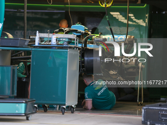 Mechanics work during the Formula 1 Pirelli United States Grand Prix 2024 in Austin, USA, on October 17, 2024. (