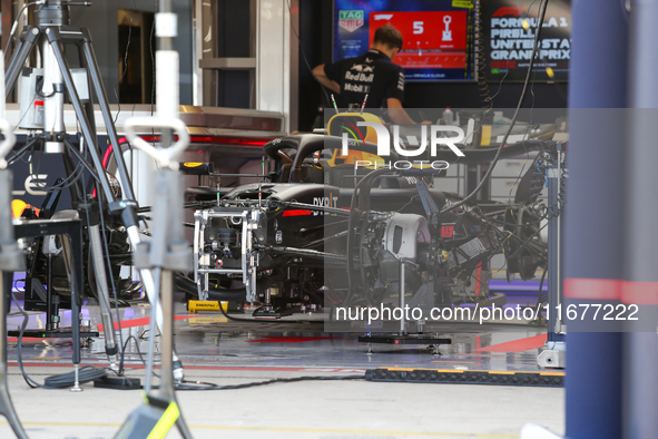 Mechanics work during the Formula 1 Pirelli United States Grand Prix 2024 in Austin, USA, on October 17, 2024. 