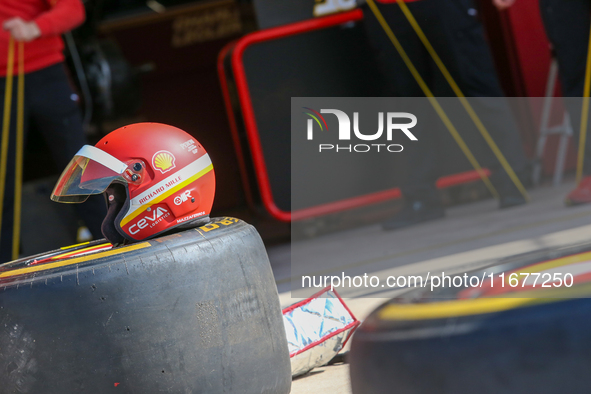 A mechanic helmet is present during the Formula 1 Pirelli United States Grand Prix 2024 in Austin, USA, on October 17, 2024. 