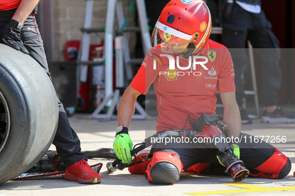 Mechanics work during the Formula 1 Pirelli United States Grand Prix 2024 in Austin, USA, on October 17, 2024. 