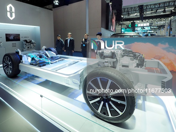 The audience visits the chassis structure model of new energy vehicles at the 2024 World Intelligent Connected Vehicle Conference in Beijing...