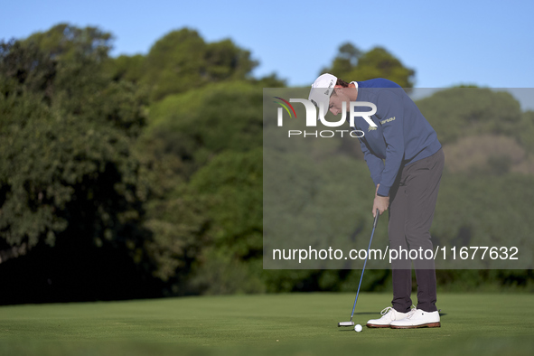 David Puig of Spain plays a shot on the 10th green during the Estrella Damm N.A. Andalucia Masters 2024 at Real Club de Golf Sotogrande in S...