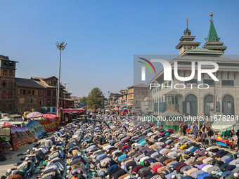 Kashmiri Muslim devotees offer prayers at the shrine of Sufi saint Sheikh Syed Abdul Qadir Jeelani, marking the last Friday of 'urs', or the...