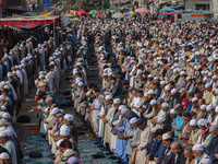 Kashmiri Muslim devotees offer prayers at the shrine of Sufi saint Sheikh Syed Abdul Qadir Jeelani, marking the last Friday of 'urs', or the...