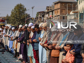 Kashmiri Muslim devotees offer prayers at the shrine of Sufi saint Sheikh Syed Abdul Qadir Jeelani, marking the last Friday of 'urs', or the...