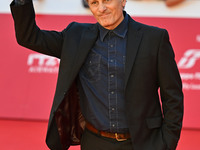 Viggo Mortensen attends the ''THE DEAD DON'T HURT (I MORTI NON FERISCONO)'' red carpet during the 19th Rome Film Festival at Auditorium Parc...