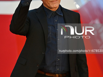 Viggo Mortensen attends the ''THE DEAD DON'T HURT (I MORTI NON FERISCONO)'' red carpet during the 19th Rome Film Festival at Auditorium Parc...