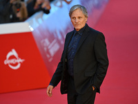 Viggo Mortensen attends the ''THE DEAD DON'T HURT (I MORTI NON FERISCONO)'' red carpet during the 19th Rome Film Festival at Auditorium Parc...