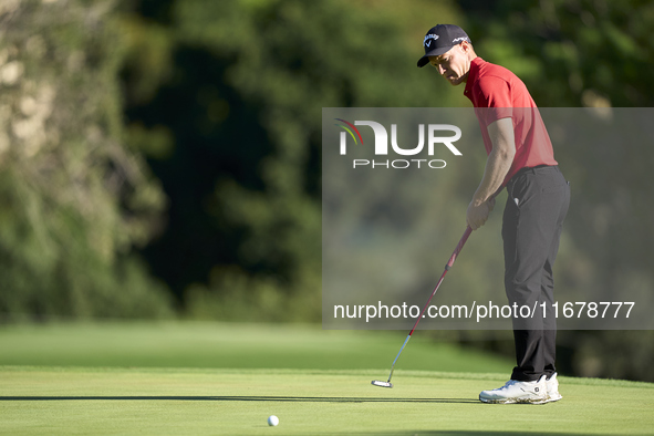 Simon Forsstrom of Sweden plays a shot on the 8th green during the Estrella Damm N.A. Andalucia Masters 2024 at Real Club de Golf Sotogrande...