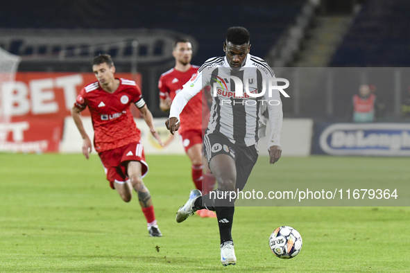 Mamadou Thiam plays during the match between Universitatea Cluj and Otelul Galati at Cluj Arena in Cluj, Romania, on October 18, 2024. 