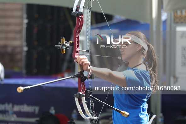 Elisa Roner of Italy participates in the practice session before the competition against Alexis Ruiz of the United States (not in picture) o...