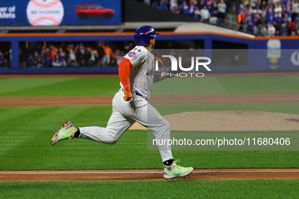 Francisco Alvarez #4 of the New York Mets scores during the third inning in Game 5 of the baseball NL Championship Series against the Los An...