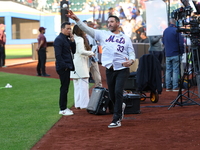 2015 NLCS Champion Matt Harvey warms up before throwing out the Ceremonial First Pitch before Game 5 of a baseball NL Division Series betwee...