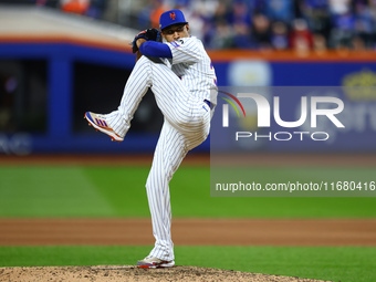 New York Mets relief pitcher Edwin Diaz #39 throws during the eighth inning in Game 5 of the baseball NL Championship Series against the Los...