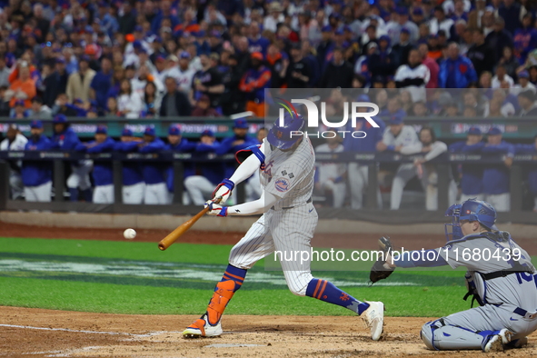 Brandon Nimmo #9 of the New York Mets singles during the third inning in Game 5 of the baseball NL Championship Series against the Los Angel...