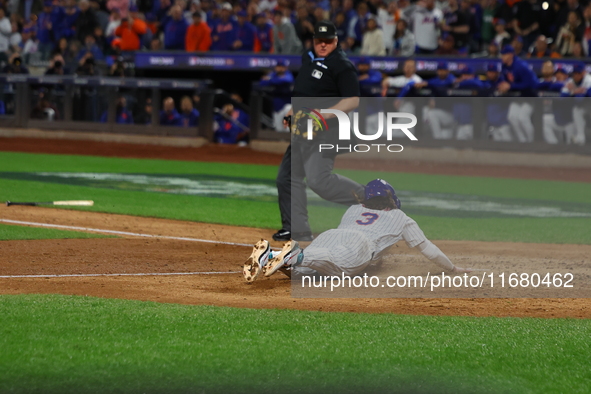 Jesse Winker #3 of the New York Mets scores on a sacrifice fly during the sixth inning in Game 5 of the baseball NL Championship Series agai...