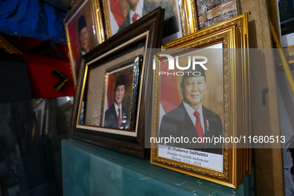 A photo frame of the President-elect of the Republic of Indonesia, Prabowo Subianto, and Vice President Gibran Rakabuming is at Rumah Bingka...