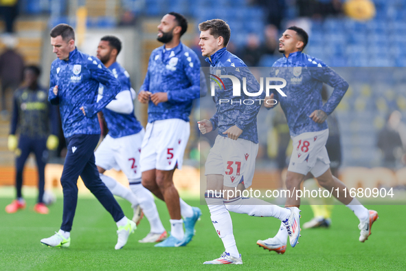 Tom Fellows of WBA warms up with teammates during the Sky Bet Championship match between Oxford United and West Bromwich Albion at the Kassa...