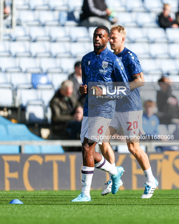 Semi Ajayi of WBA warms up during the Sky Bet Championship match between Oxford United and West Bromwich Albion at the Kassam Stadium in Oxf...