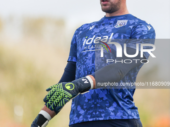 Alex Palmer of WBA warms up during the Sky Bet Championship match between Oxford United and West Bromwich Albion at the Kassam Stadium in Ox...