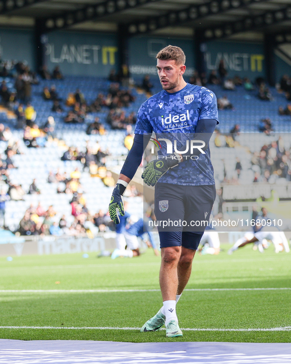 Alex Palmer of WBA warms up during the Sky Bet Championship match between Oxford United and West Bromwich Albion at the Kassam Stadium in Ox...