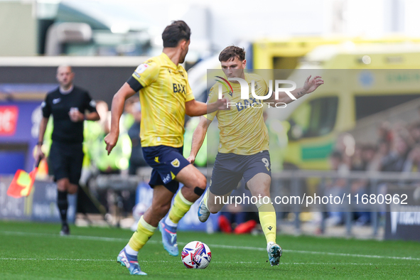 Mark Harris of Oxford (right) is in action during the Sky Bet Championship match between Oxford United and West Bromwich Albion at the Kassa...