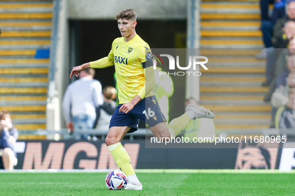 Ben Nelson of Oxford is on the ball during the Sky Bet Championship match between Oxford United and West Bromwich Albion at the Kassam Stadi...