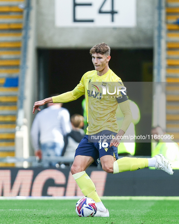 Ben Nelson of Oxford is on the ball during the Sky Bet Championship match between Oxford United and West Bromwich Albion at the Kassam Stadi...